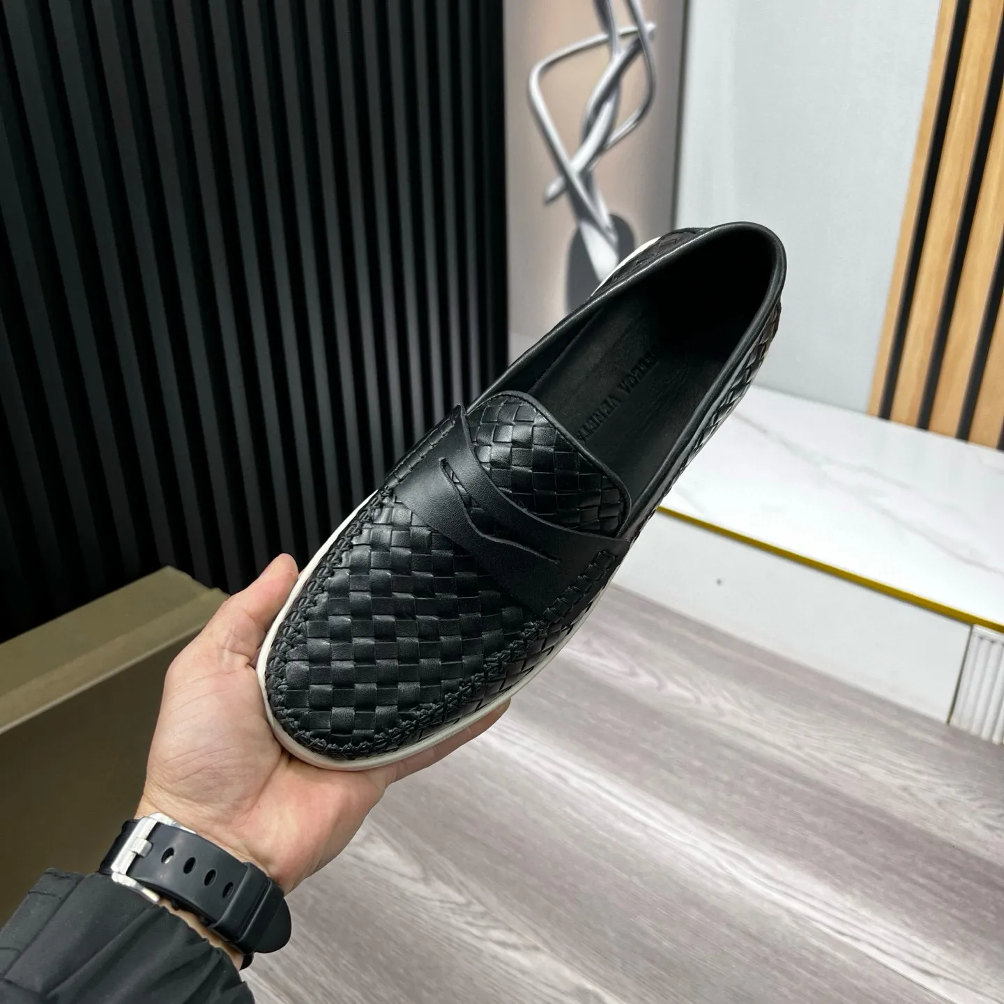 Ex-factory price 500 BV〰️Purely handmade classic men's beanie shoes👉👉driving shoes, slip-on shoes, made of imported cowhide woven from Italy, 💕water-dyed cowhide lining, 🔊original outsole, waterproof platform design, comfortable on the feet. A good choice for traveling and driving, two colors available, code number: 38-44, (45 can be customized)